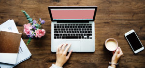 【専業主婦必見】スキルを活かしwebデザイン副業で月数十万稼ぐ方法！